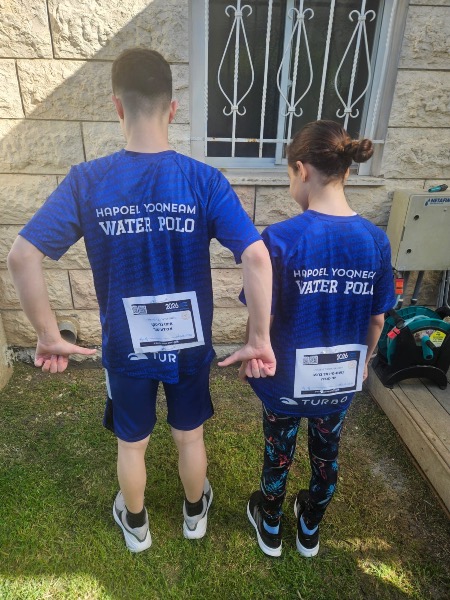 מועדון הכדורמים הפועל יקנעם השתתף ב״רצים לזכרם״ היום. שרי וכפיר מילשטיין רצו להנצחת איתי גליסקו ונועם ברנע. איתי היה חלק מהמועדון ונפל ב 7.10. נועם ברנע נפל באפריל 99, היה לוחם היחידה לסילוק פצצות , נפל בהתפוצצות מטען בבופור. נועם היה חבר ליחדה של אריה מילשטיין, אבא של שרי וכפיר.
יהיה זכרם ברוך