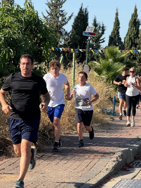 שנת 2025 לראשונה אצלנו בגוש עם המון התרגשות וכאב להנצחת הנופלים מהמושב שלנו לזכרם של עמית אסולין ועידו שני .  שיתוף פעולה של הקהילה הוביל להכרת שמות חללים נוספים בקרב הקהילה והמדינה בכלל 
תודה על מיזם מרגש, על ההזדמנות להחיות ולהנציח את חללי מערכות ישראל וחללי פעולות האיבה. על החיבור בין העבר להווה